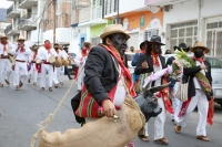 20210503. Tuxtla G. El recorrido del Baile del Torito Zoque en la calles de la ciudad