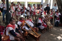 Jueves 12 de septiembre del 2019. Tuxtla Gutiérrez. Las autoridades tradicionales de Chalchihuitan en la entrada del Congreso de Chiapas esperan la licencia del cabildo de esta comunidad para darle paso al nuevo consejo municipal