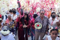 Viernes 3 de abril del 2015. Chiapa de Corzo. Viacrucis. Los Chamales y Ramilletes son als ofrendas elaboradas con flor de mayo que se elaboran en las fiestas patronales de esta comunidad de la ribera del Grijalva.