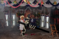 Viernes 30 de marzo del 2018. Chiapa de Corzo. Los Chamales de la Ribera del rí­o Grande. Las ofrendas de flores de mayo, de coyol y bugambilias son trasladadas en procesión hacia la iglesia de Santo Domingo donde Los Chamales son usados en la elaboracií