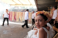 Viernes 30 de marzo del 2018. Chiapa de Corzo. Los Chamales de la Ribera del rí­o Grande. Las ofrendas de flores de mayo, de coyol y bugambilias son trasladadas en procesión hacia la iglesia de Santo Domingo donde Los Chamales son usados en la elaboracií
