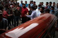 Miércoles 19 de agosto del 2020. Tuxtla Gutiérrez. El cadáver de la persona muerta el día de ayer durante los hechos violentos en la comunidad Santa Martha Chenalho es llevado durante la madrugada al edificio del gobierno de Chiapas