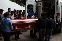 Miércoles 19 de agosto del 2020. Tuxtla Gutiérrez. El cadáver de la persona muerta el día de ayer durante los hechos violentos en la comunidad Santa Martha Chenalho es llevado durante la madrugada al edificio del gobierno de Chiapas
