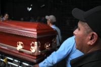 Miércoles 19 de agosto del 2020. Tuxtla Gutiérrez. El cadáver de la persona muerta el día de ayer durante los hechos violentos en la comunidad Santa Martha Chenalho es llevado durante la madrugada al edificio del gobierno de Chiapas