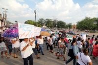 Jueves 17 de agosto del 2017. Chiapa de Corzo. Los familiares de los detenidos por los enfrentamientos durante la llegada de EPN a Chiapa de Corzo se manifiestan acompañados de organizaciones sociales y magisteriales esta tarde.