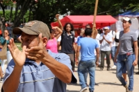 Lunes 7 de agosto del 2017. Chiapa de Corzo. Los manifestantes en contra de la llegada de Peña Nieto Intentan acercarse a las vallas de seguridad que mantiene instaladas elementos de ls corporaciones policiacas de Chiapas. Algunos vehículos donde se trasl