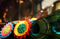 Domingo 29 de julio del 2018. Tuxtla Gutiérrez. Los chocolatillos son adornos de listones elaborados con dedicación por los maestros tradicionales para usarse en los penachos y tocados de los danzantes zoques en honor a San Roque del mes de agosto. El t
