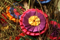 Domingo 29 de julio del 2018. Tuxtla Gutiérrez. Los chocolatillos son adornos de listones elaborados con dedicación por los maestros tradicionales para usarse en los penachos y tocados de los danzantes zoques en honor a San Roque del mes de agosto. El t