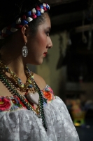 Domingo 8 de enero del 2017. Chiapa de Corzo.  Las Chuntá gritan y bailan al entrar la noche en las calles de esta comunidad de la ribera del Grijalva anunciando el inicio de la Fiesta Grande Chiapas.
