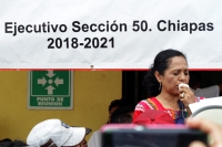 Miércoles 28 de noviembre del 2018. Tuxtla Gutiérrez. Marí­a de Jesús Chusita Espinoza de Los Santos, dirigente de la Sección 50 del Sindicato Nacional de la Secretaria de Salud en Chiapas habla en conferencia de prensa sobre el estado en que se encue