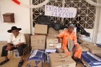 Jueves 27 de septiembre del 2012. Cintalapa de Figueroa, Chiapas. La comunidad de Cintalapa, como muchas en el estado sufre del abandono de las obras públicas y de sus autoridades locales, mientras que los trabajadores cierran calles y bloquean las avenid