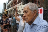 Lunes 3 de septiembre del 2018. Tuxtla Gutiérrez. Organizaciones sociales realizan una cadena humana rodeando las instalaciones del congreso local para protestar en contra de Manuel Velazco Coello
