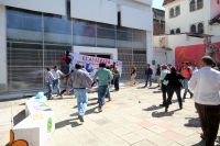 Lunes 27 de noviembre del 2017. Tuxtla Gutiérrez. Militantes de la CNC logran recuperar el edificio del PRi durante la manifestación que sostení­an militantes del municipio de Bochil en la plaza de Santo Domingo donde resultaron varios lesionados durant