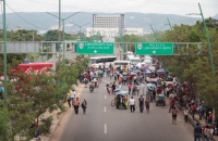 Viernes 15 de junio del 2018. Tuxtla Gutiérrez. La entrada del oriente de la ciudad permanece bloqueada hasta el mediodÃÂa por las organizaciones del movimiento magisterial mientras que las diferentes regionales bloquean las casetas de cobro y continúan Viernes 15 de junio del 2018. Tuxtla Gutiérrez. La entrada del oriente de la ciudad permanece bloqueada hasta el mediodÃÂa por las organizaciones del movimiento magisterial mientras que las diferentes regionales bloquean las casetas de cobro y continúan