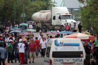 Viernes 15 de junio del 2018. Tuxtla Gutiérrez. La entrada del oriente de la ciudad permanece bloqueada hasta el mediodí­a por las organizaciones del movimiento magisterial mientras que las diferentes regionales bloquean las casetas de cobro y continúan