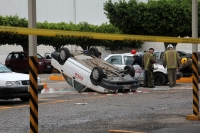 Lunes 1 de mayo del 2017. Tuxtla Gutiérrez. Los destrozos de la planta de una empresa refresquera durante las jornadas de protesta de este medio día.