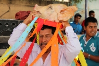 Jueves 2 de marzo del 2017. Ocosocuautla de Espinosa. El carnaval Zoque coiteco termina este día cuando los caporales entregan una cabeza de cerdo en el cohuina donde se realiza el baile de agradecimiento por el servicio prestado durante los días de feste