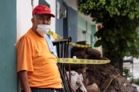Miércoles 3 de junio del 2020. Tuxtla Gutiérrez. Una familia de la colonia San Francisco es afectada por la intensa lluvia de esta madrugada al derrumbarse parte de un muro del domicilio ubicado en la 17 sur oriente