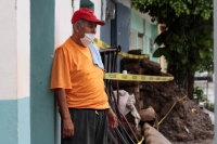 Miércoles 3 de junio del 2020. Tuxtla Gutiérrez. Una familia de la colonia San Francisco es afectada por la intensa lluvia de esta madrugada al derrumbarse parte de un muro del domicilio ubicado en la 17 sur oriente