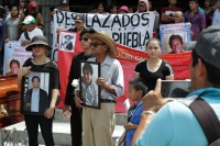 Jueves 3 de octubre del 2019. Tuxtla Gutiérrez. El cuerpo del fallecido Francisco Jiménez Pablo Fundador del Mocri Cnpa Mn es colocado en  la entrada del edificio del gobierno de Chiapas este medio día