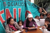 Martes 12 de julio. Pobladores de la comunidad las Conchitas del municipio de Santo de Agua protestan en las instalaciones del PNYD de la ONU en la ciudad de San Cristóbal de las Casas después de ser desplazados por grupos paramilitares quienes los golpea