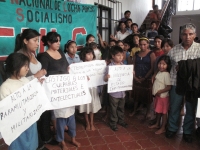 Viernes 15 de julio. Pobladores de la comunidad las Conchitas del municipio de Santo de Agua continúan las protestas  en las instalaciones de la Comisión Nacional de Derechos Humanos en la ciudad de San Cristóbal de las Casas después de ser desplazados po