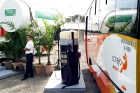 Tuxtla Guti�rrez, 3 de enero. Los usuarios del autotransporte de esta ciudad empiezan a utilizar desde esta tarde los servicios en las Rutas 1 y 2 del Conejo-Bus, los cuales son carburados a partir de bio-combustible.