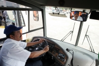Tuxtla Guti�rrez, 3 de enero. Los usuarios del autotransporte de esta ciudad empiezan a utilizar desde esta tarde los servicios en las Rutas 1 y 2 del Conejo-Bus, los cuales son carburados a partir de bio-combustible.
