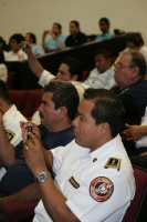 Jueves 30 de junio. Algunos elementos del Cuerpo de Bomberos toman atención a las reformas que este día presenta el congreso respecto a la Protección Civil.