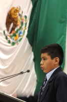 Lunes 30 de mayo. Niños de 40 municipios del estado de Chiapas participan esta mañana como diputados Infantiles en el Congreso Local mientras que los diputados locales no llenaron los espacios reservados para ellos.