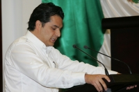 Jueves 30 de junio. El diputado Zoe Robledo durante su participación en el estado del congreso local.
