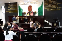 Martes 11 de junio del 2019. Tuxtla Gutiérrez. Los diputados chiapanecos en amena platica antes del inicio de la sesión de este medio día.