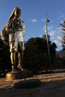 Lunes 23 de enero del 2012. No aparece escultura robada de la Calzada de las Etnias.