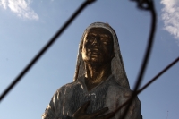 Lunes 23 de enero del 2012. No aparece escultura robada de la Calzada de las Etnias.