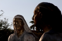 Lunes 23 de enero del 2012. No aparece escultura robada de la Calzada de las Etnias.