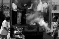 Domingo 29 de marzo del 2020. Tuxtla Gutiérrez. La procesión de las imágenes de la comunidad Zoque  inicia su de regreso hacia la Copoya sin que falten las previsiones para evitar contagios de Coronavirus.
