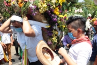 Domingo 29 de marzo del 2020. Tuxtla Gutiérrez. La procesión de las imágenes de la comunidad Zoque  inicia su de regreso hacia la Copoya sin que falten las previsiones para evitar contagios de Coronavirus.