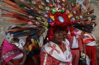 Viernes 14 de octubre del 2016. Tuxtla Gutiérrez. El colorido y alegría de las familias de la comunidad indígena zoque se presenta durante todas las festividades de esta cultura que se mantiene viva a pesar de los cambios que marcan las dinámicas sociales