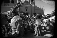 Especial. Martes 2 de febrero. Los danzantes de la comunidad de Copoya, realizan la danza zoque de la Robadera en el atrio de la iglesia de esta comunidad; los ejidatarios y mayordomos afirman que  las Vírgenes de Copoya son las verdaderas y son veneradas