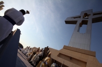 Miércoles 25 de abril del 2012. Christopher Pierre durante la ceremonia litúrgica de esta tarde en el Cristo de Copoya.
