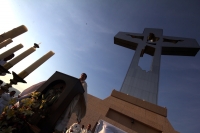 Miércoles 25 de abril del 2012. Christopher Pierre durante la ceremonia litúrgica de esta tarde en el Cristo de Copoya.