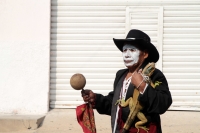 Jueves 20 de junio del 2019. Tuxtla Gutiérrez. Las familias pertenecientes a la comunidad Zoque recorren las calles con el rostro pintado de blanco durante las celebraciones del dÃa de Corpus Jueves 20 de junio del 2019. Tuxtla Gutiérrez. Las familias pertenecientes a la comunidad Zoque recorren las calles con el rostro pintado de blanco durante las celebraciones del dÃa de Corpus