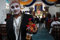 Jueves 20 de junio del 2019. Tuxtla Gutiérrez. Las familias pertenecientes a la comunidad Zoque recorren las calles con el rostro pintado de blanco durante las celebraciones del día de Corpus