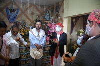 20210603. Tuxtla G. Jueves de Corpus. La comunidad Zoque realiza el recorrido tradicional con el rostro manchado de blanco durante estas celebraciones tradicionales