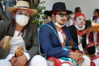 20210603. Tuxtla G. Jueves de Corpus. La comunidad Zoque realiza el recorrido tradicional con el rostro manchado de blanco durante estas celebraciones tradicionales