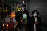 Jueves 31 de mayo del 2018. Tuxtla Gutiérrez. El baile de la Tierra o danza de corpus se prepara desde las primeras horas de la mañana cuando los participantes se reúnen alrededor del atar familiar para después recorrer las casas de las familias de la