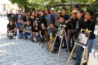 Domingo 5 de noviembre del 2017. Tuxtla Gutiérrez. Artistas plásticos, creadores y fotógrafos, estos últimos presentan la exposición basada en Pedro Paramo de Juan Julfo durante la mañana en el mercadito cultural dominical en la calzada de los Hombr Domingo 5 de noviembre del 2017. Tuxtla Gutiérrez. Artistas plásticos, creadores y fotógrafos, estos últimos presentan la exposición basada en Pedro Paramo de Juan Julfo durante la mañana en el mercadito cultural dominical en la calzada de los Hombr