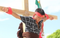 Lunes 3 de octubre. Indígenas crucificados.