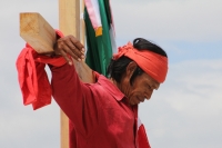 Lunes 3 de octubre. Indígenas crucificados.