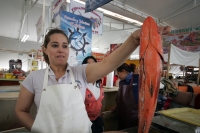 Los locatarios de los mercados de la ciudad esperan que esta cuaresma se incremente la venta de pescados y marisco esto a pesar de las informaciones que se han generado sobre una posible temporada de marea roja en las costas chiapanecas.